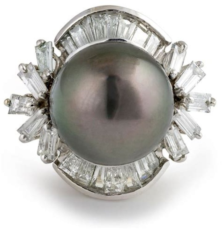 What makes Tahitian pearls so expensive? ·