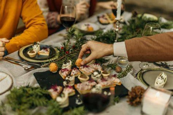 What to Eat at a Restaurant [Infographic]