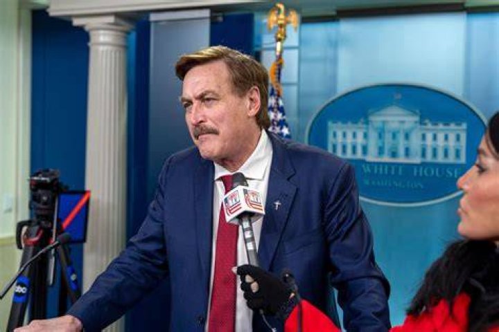 When did Mike Lindell start making pillows?