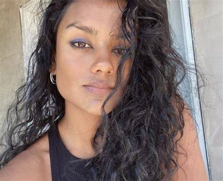 Where is Simone Ashley from? What is her ethnicity? Simone Ashley 13