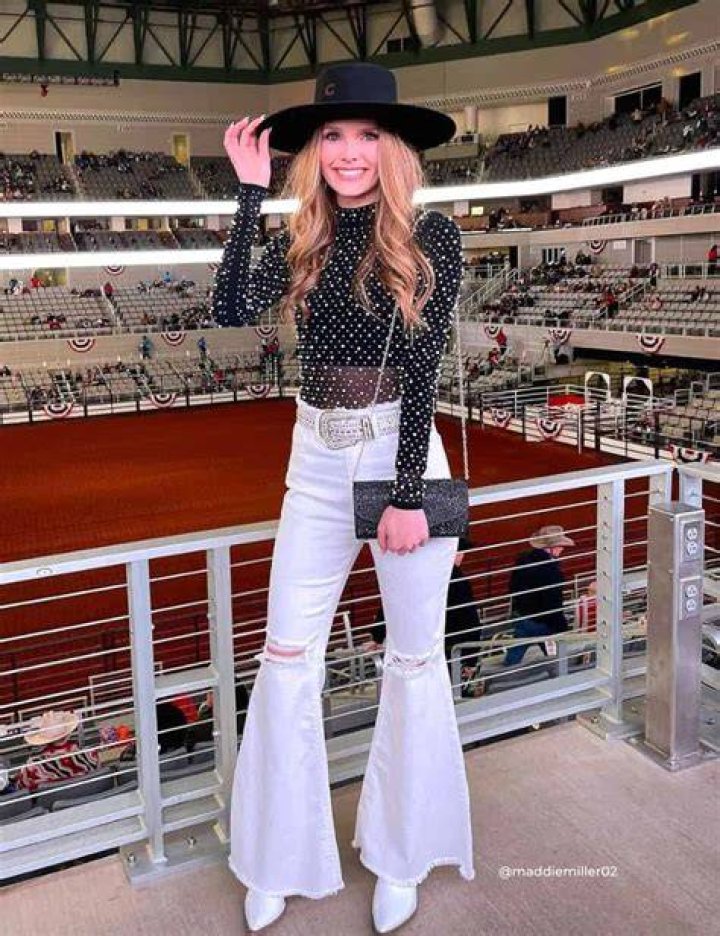 Whitney Duncan Fashion, Country women, Beautiful legs