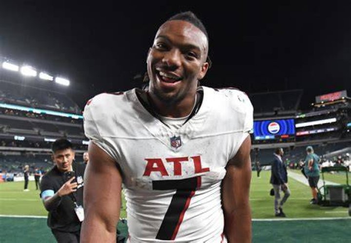 Who are Bijan Robinson's parents LaMore and Lamont Sauls? FirstSportz