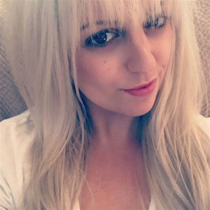 Who Is Alex Hall ExHusband Neil Flores? Explore Her Inspiring Journey