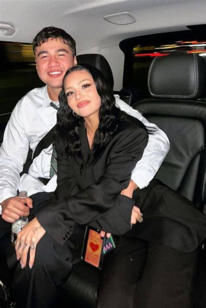 Who is Calum Hood&rsquo;s Girlfriend? Is He Dating Anyone in 2023? The