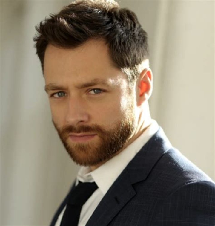 Who Is Cara Theobald, Richard Rankin Girlfriend? Married Life And Age
