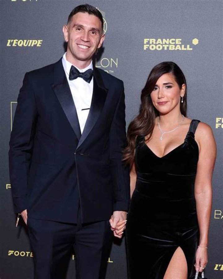 Who is Emiliano Martinez's wife? Know all about Mandinha Martinez