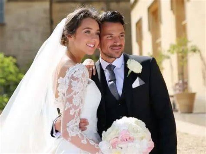 Who Is Emily Compagnos Husband An Unseen Wedding Photo Is Finally Out