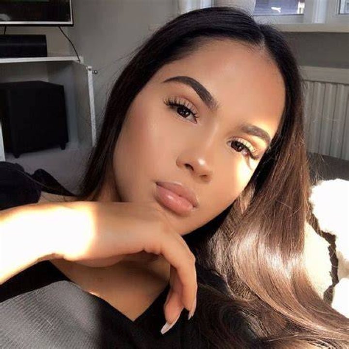Who is Emma Hallberg? Net Worth, Height, Weight, Relationship, House