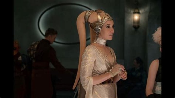 Who Is Garsa Fwip In The Book Of Boba Fett? (& Who Plays Her)