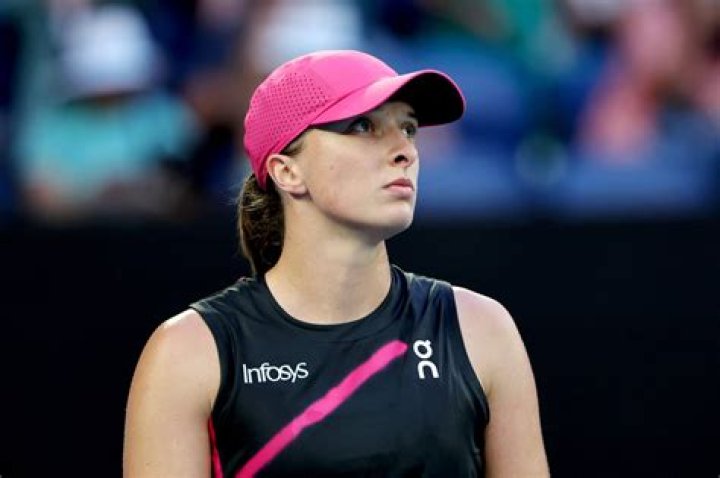 Who is Iga Swiatek's sister, and Is she a tennis player too?