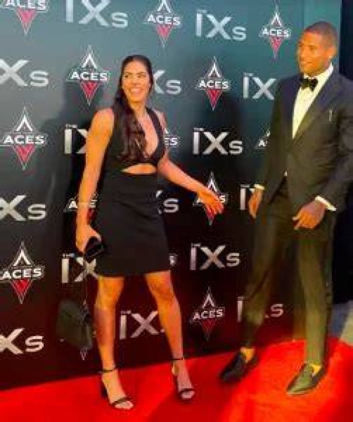 Who is Kelsey Plum, Girlfriend of Darren Waller? His Parents, Family