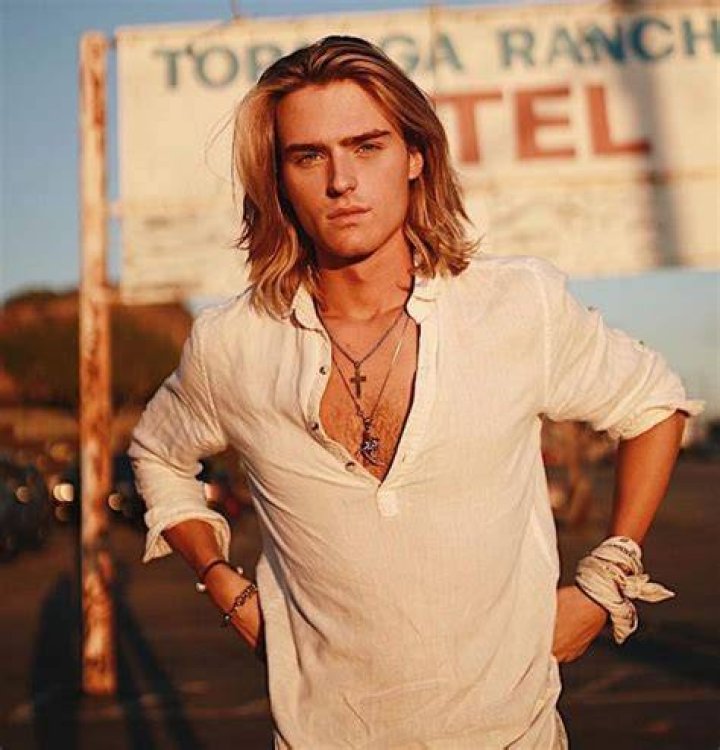 Who Is Kirby Johnson (Luke Eisner Girlfriend)? Tall Girl Actor