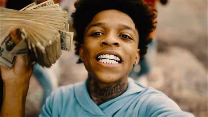 WHO IS MURDA B!😳😳(MiniDoc) YouTube