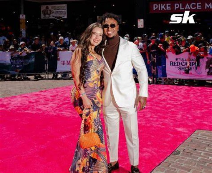 Who is Ozzie Albies' Wife, Andreia Albies?