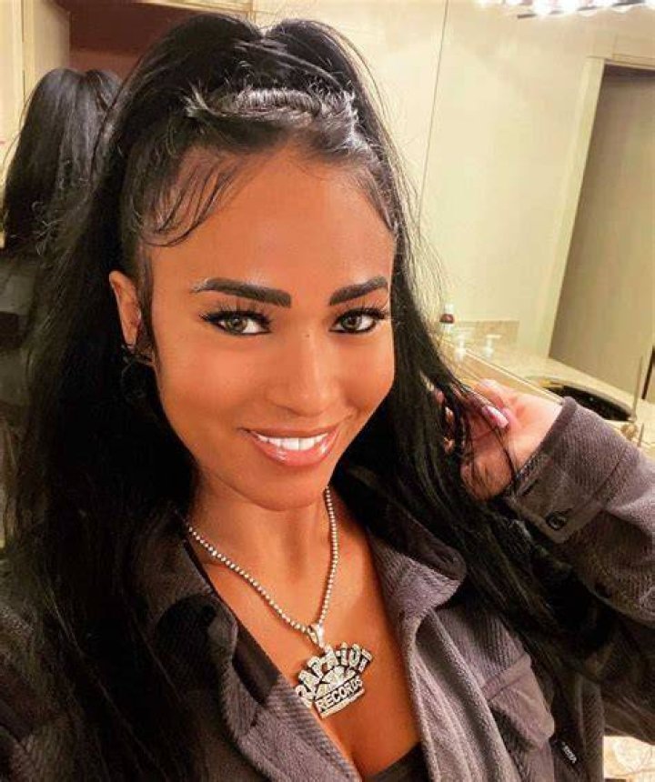 Who is Pilar Sanders? Age, children, husband, darting, career, net