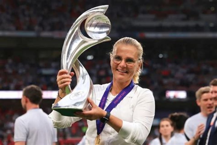 Who is Sarina Wiegman's husband Marten Glotzbach and do couple have
