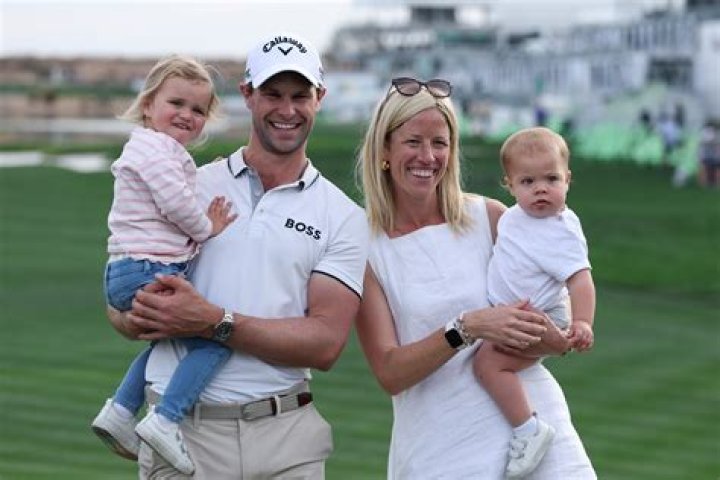 Who is Thomas Detry wife Eva Bossaerts?