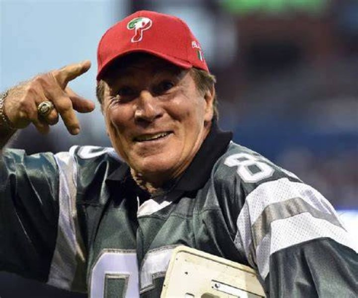 Who is Vince Papale's wife? Career and life of Papale differ