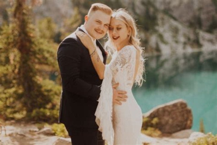 Who Is Zach Bryan Wife? Facts About Girlfriend, & Relationships