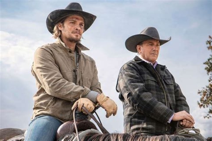 Who plays Llyod in Yellowstone? Forrie J Smith Bio, Age, Career