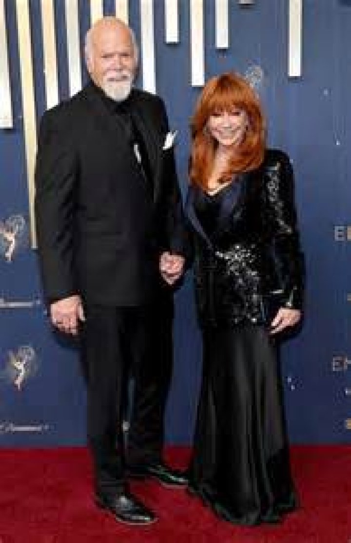 Who Reba Mcentires ExHusband Is Dating Now Will Make You Sick