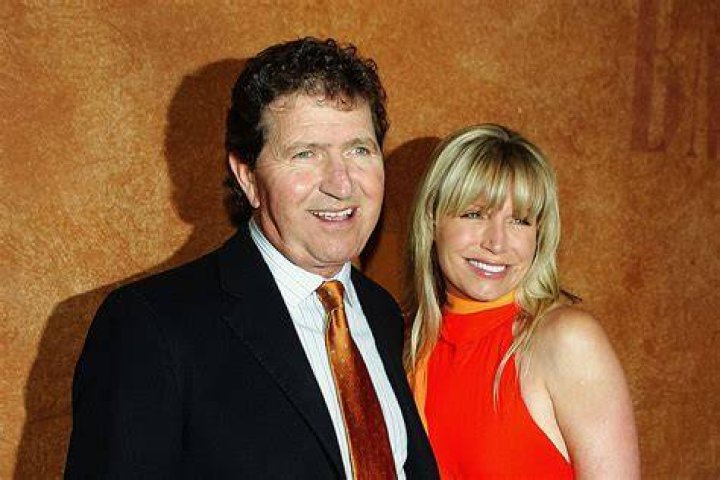 Who was Mac Davis wife?