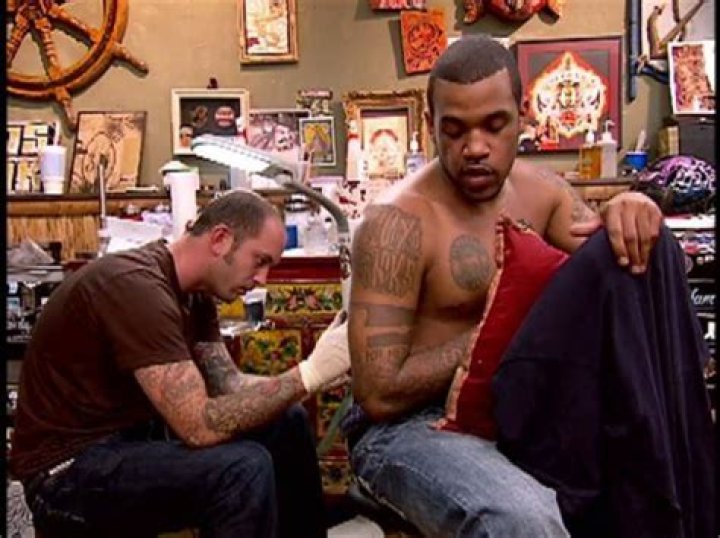 Wife, net worth, tattoos, smoking & body facts