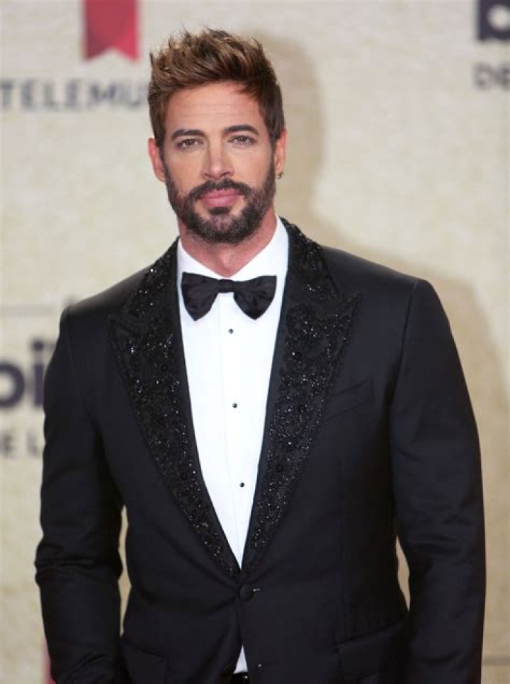 William Levy pide a sus fans que recen con &eacute;l People en Espa&ntilde;ol