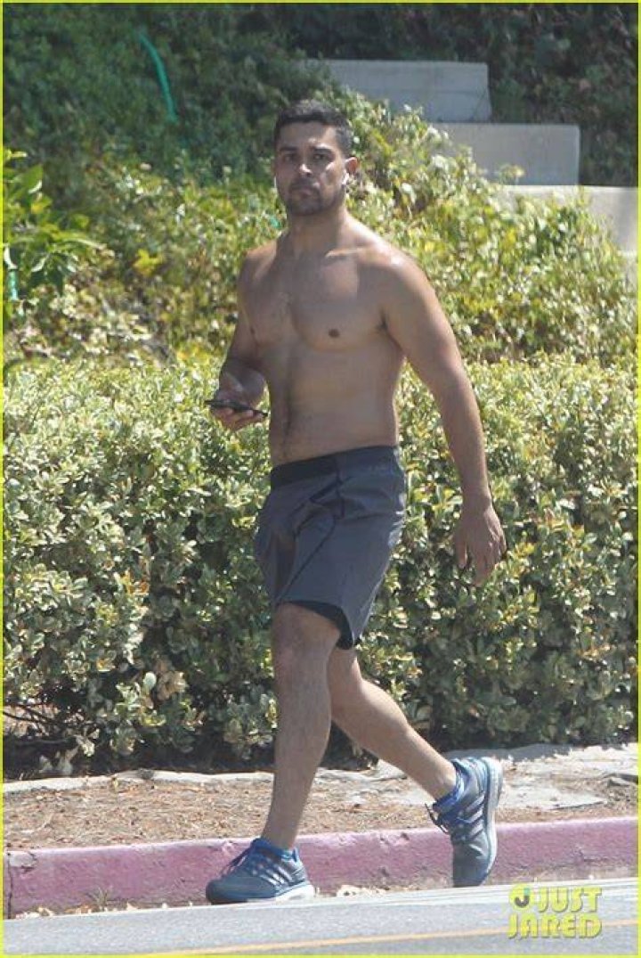 Wilmer Valderrama Bares Muscular Body on a Shirtless Run! Shirtless