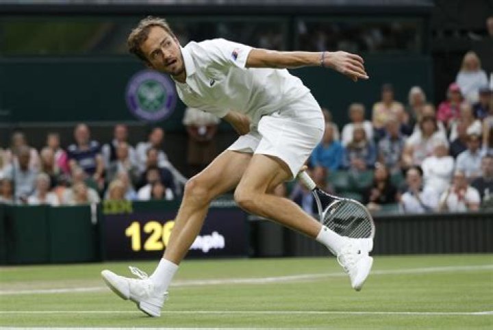 Wimbledon 2021 Hubert Hurkacz upsets Daniil Medvedev to reach his