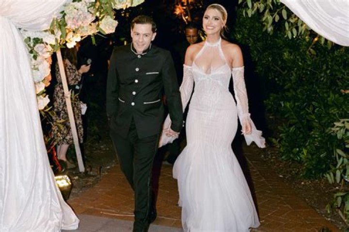 YouTuber Lele Pons Marries Rapper Guaynaa in Miami Garden Wedding