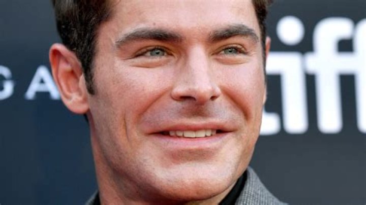 Zac Efron, Michelle Rodriguez dating? Pair spotted kissing on yacht