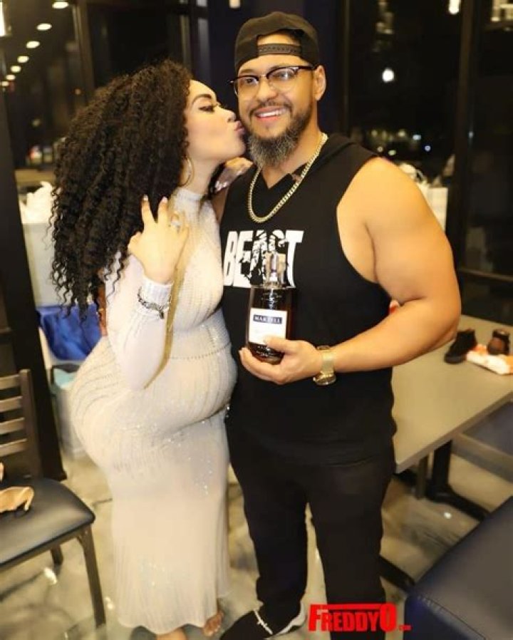 Zackariah Darring Impresses Wife Keke Wyatt With His Muscles & Drum