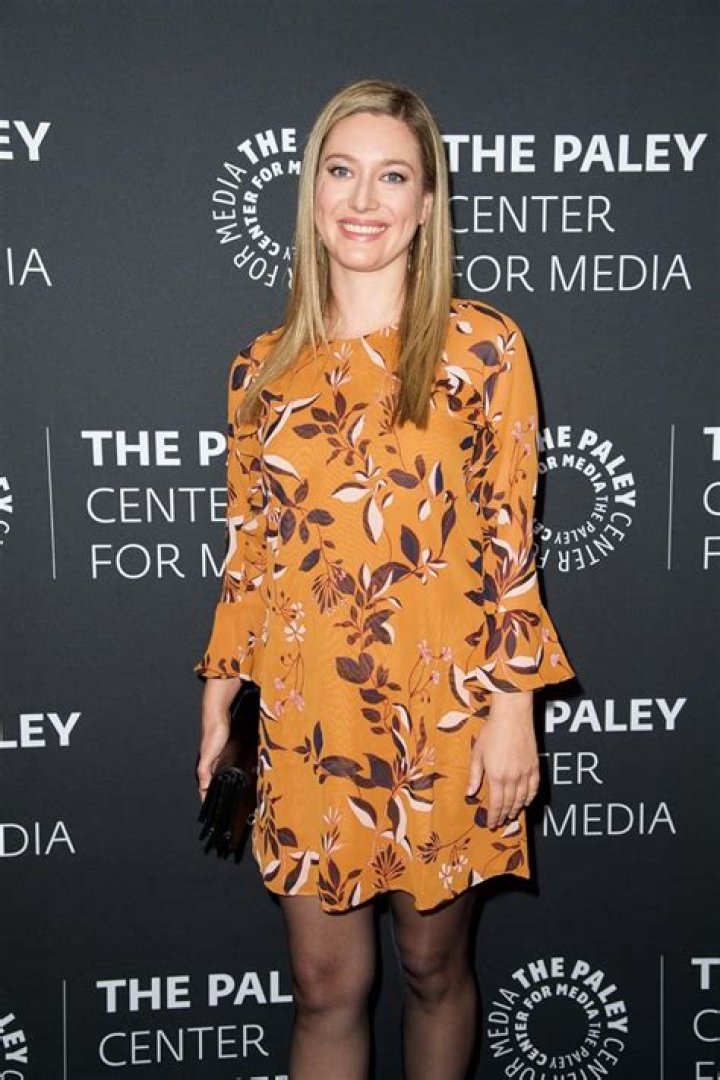 Zoe Perry Biography, Age, Height, Family, Net Worth, Husband & Images