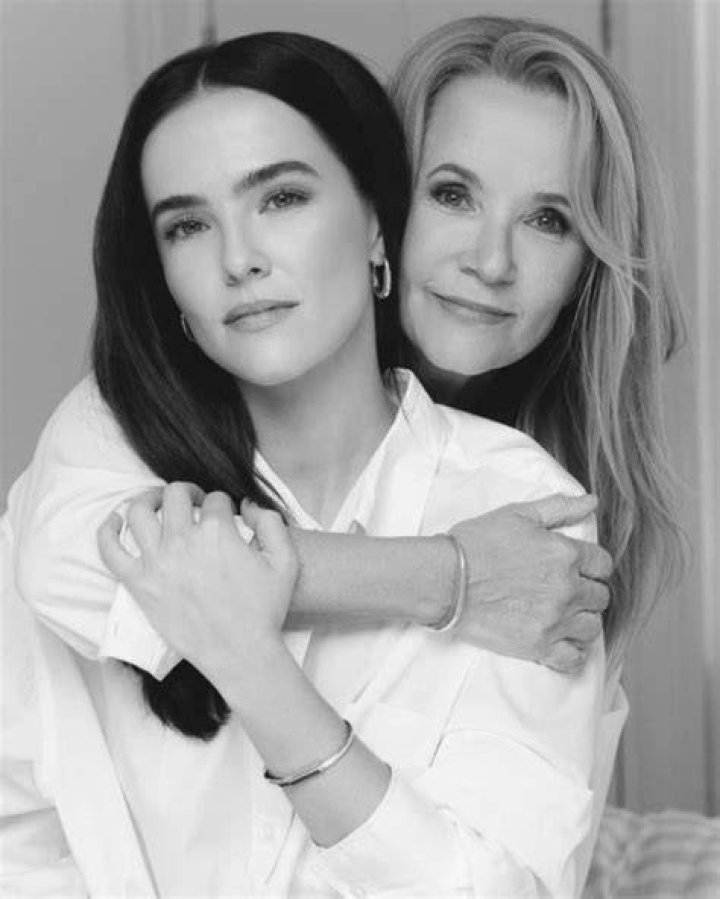 Zoey Deutch and her mother Lea Thompson both stun at LA premiere of
